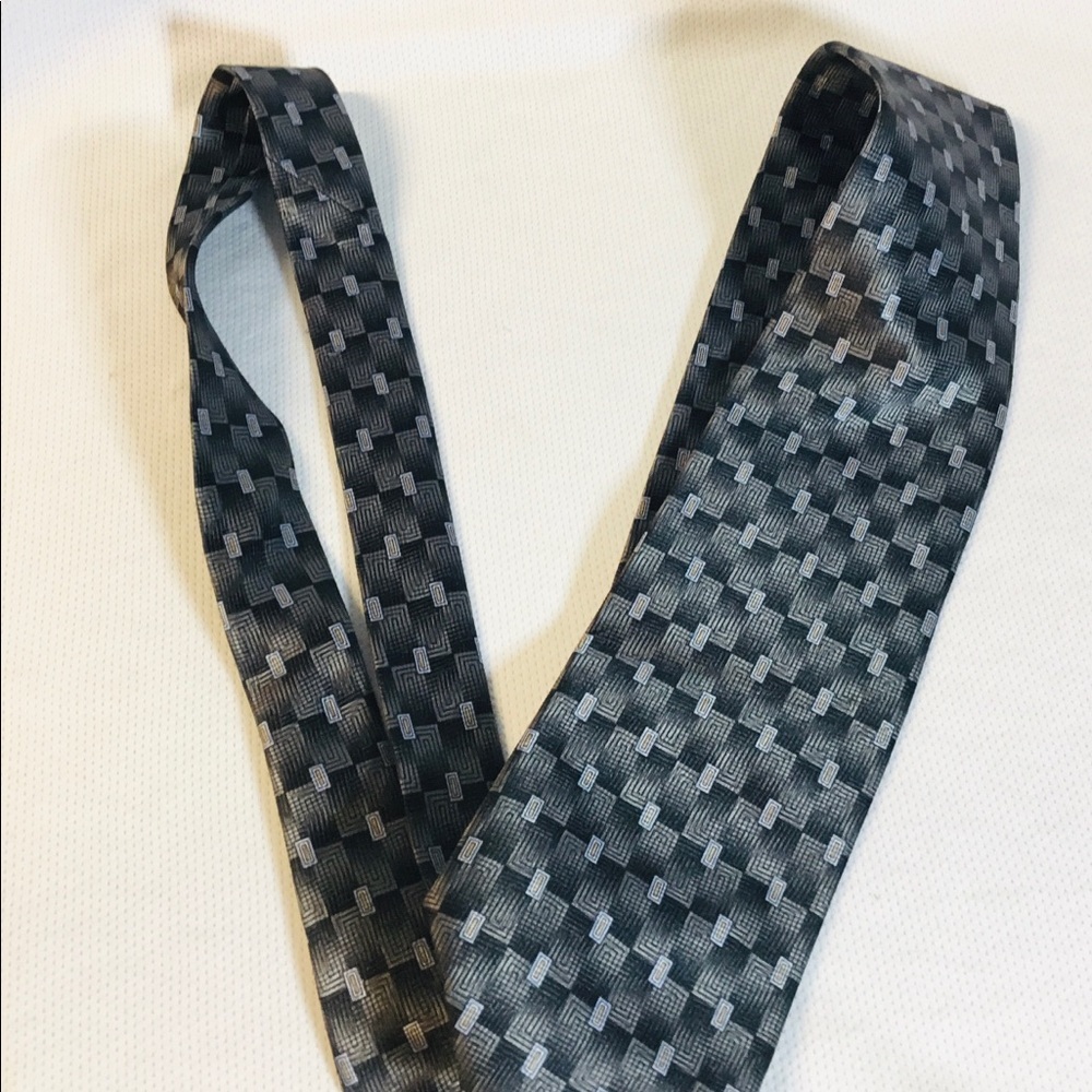 Pravata Geometric Gradient Grays Men’s Necktie 100% Polyester 56 x 4